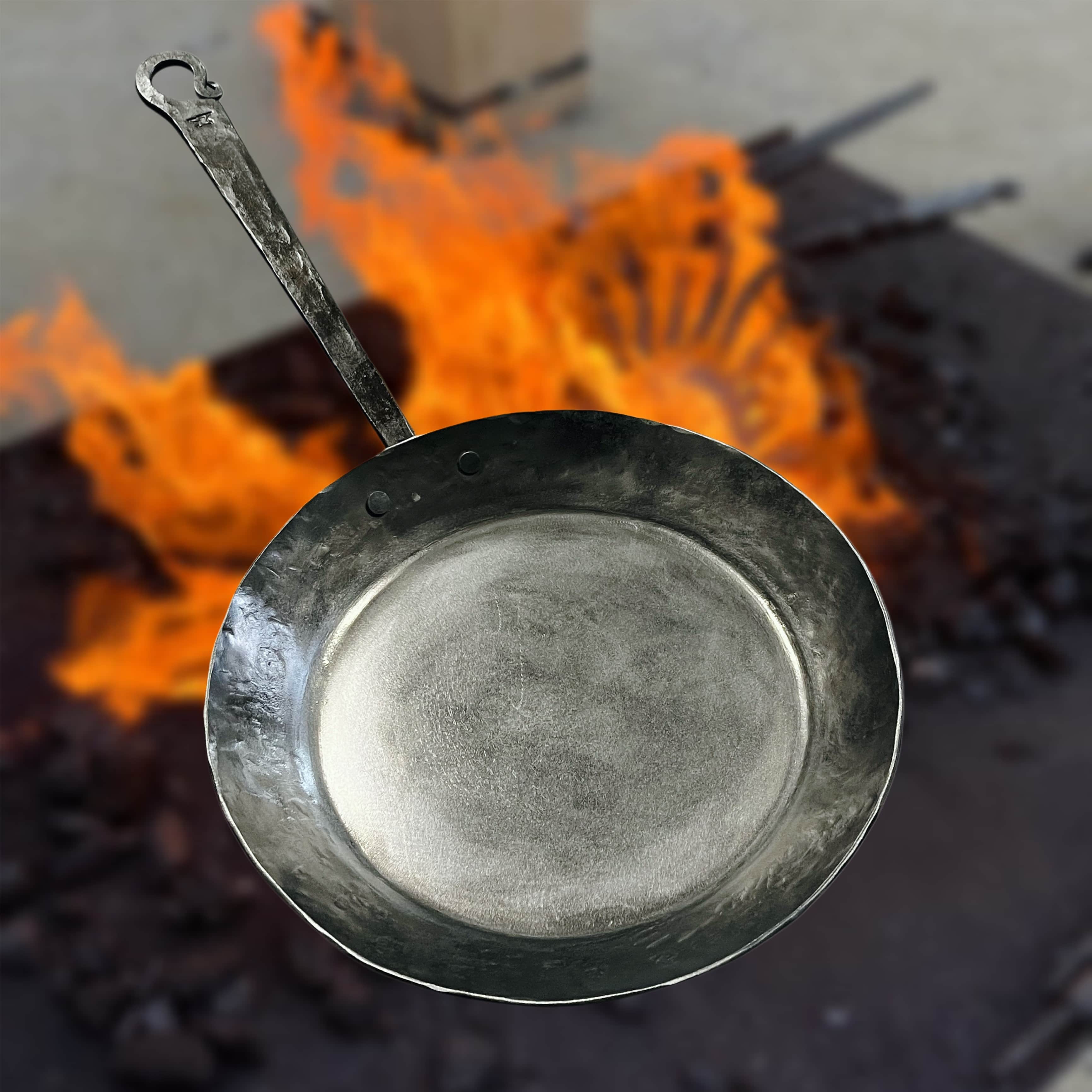 Patelnia stalowa "C30"