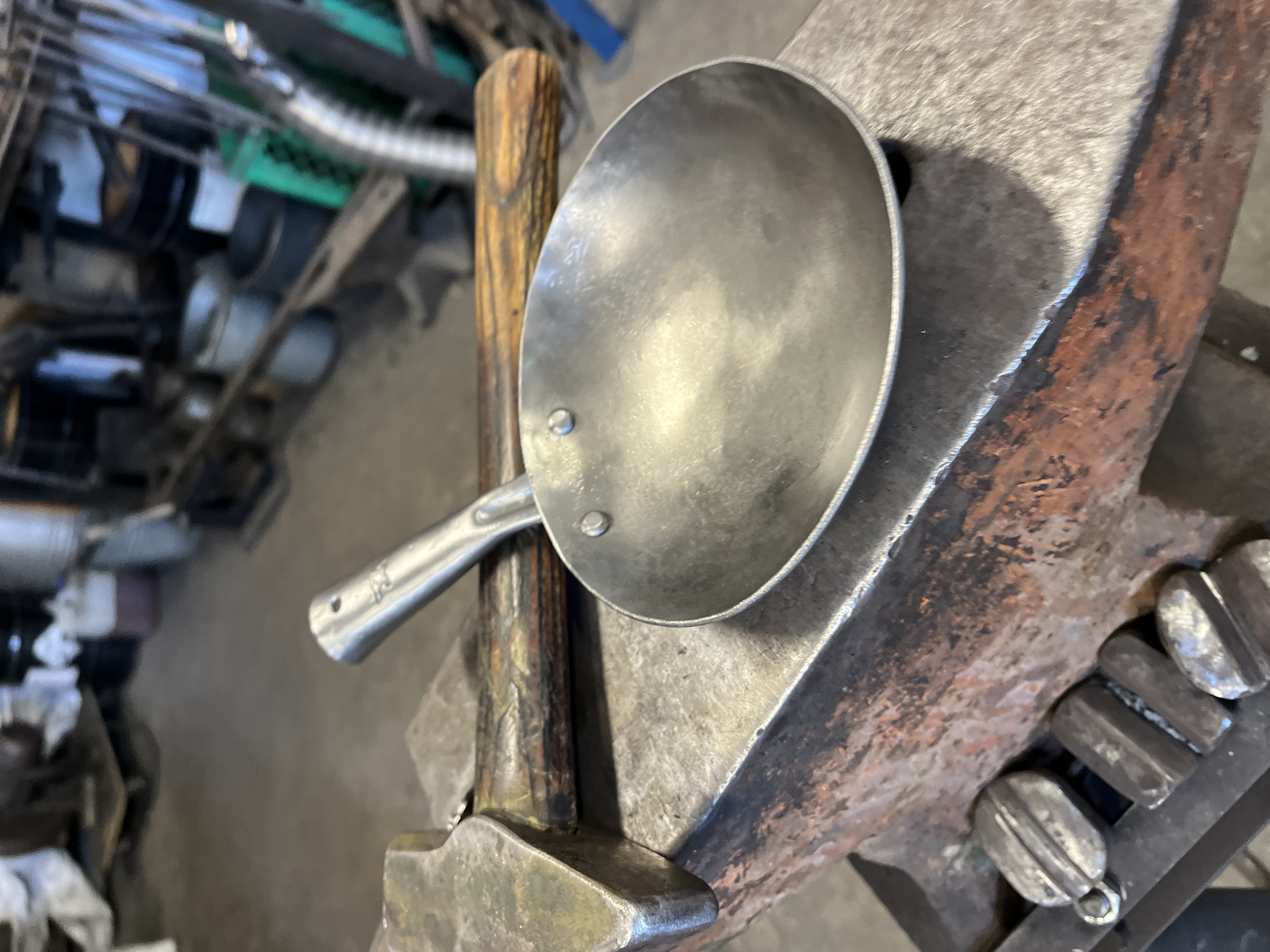 Patelnia "Na Kija" 4